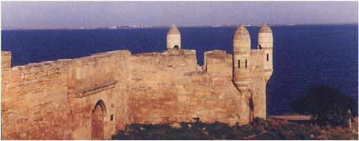 Крепость Еникале на берегу пролива